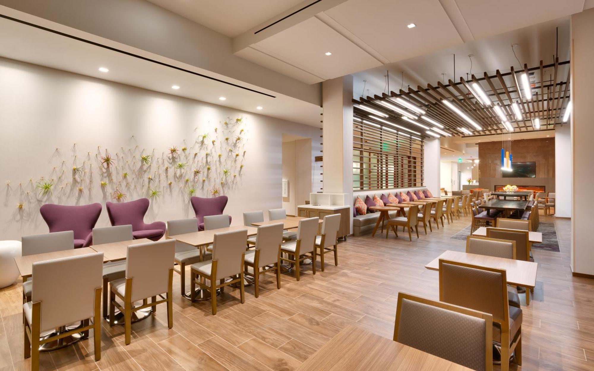Hampton Inn & Suites Anaheim Resort Convention Center Екстер'єр фото